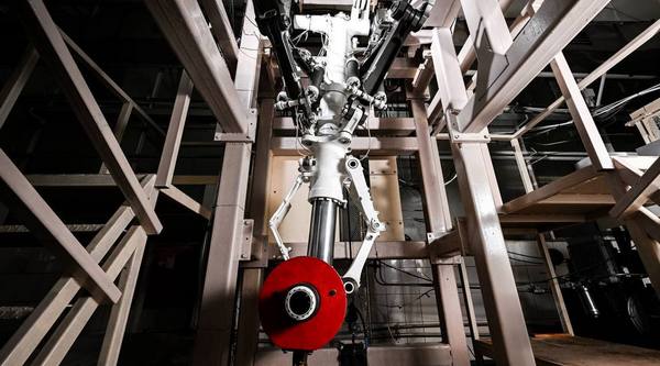 Как испытывают шасси для Суперджета ?